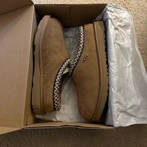 UGG Big Kid Tasman II Slipper Size 6 (Fits size 8 women’s)